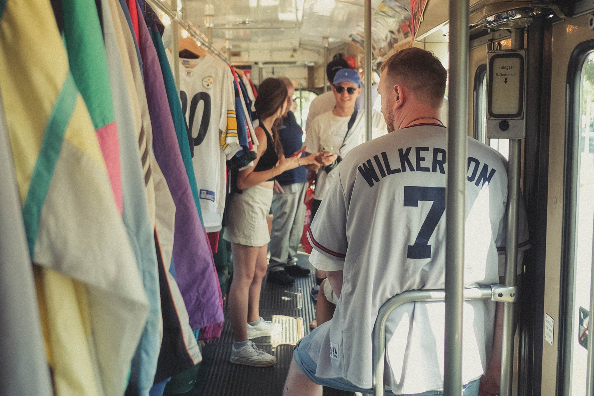 Vintage Shop in einer fahrenden Straßenbahn