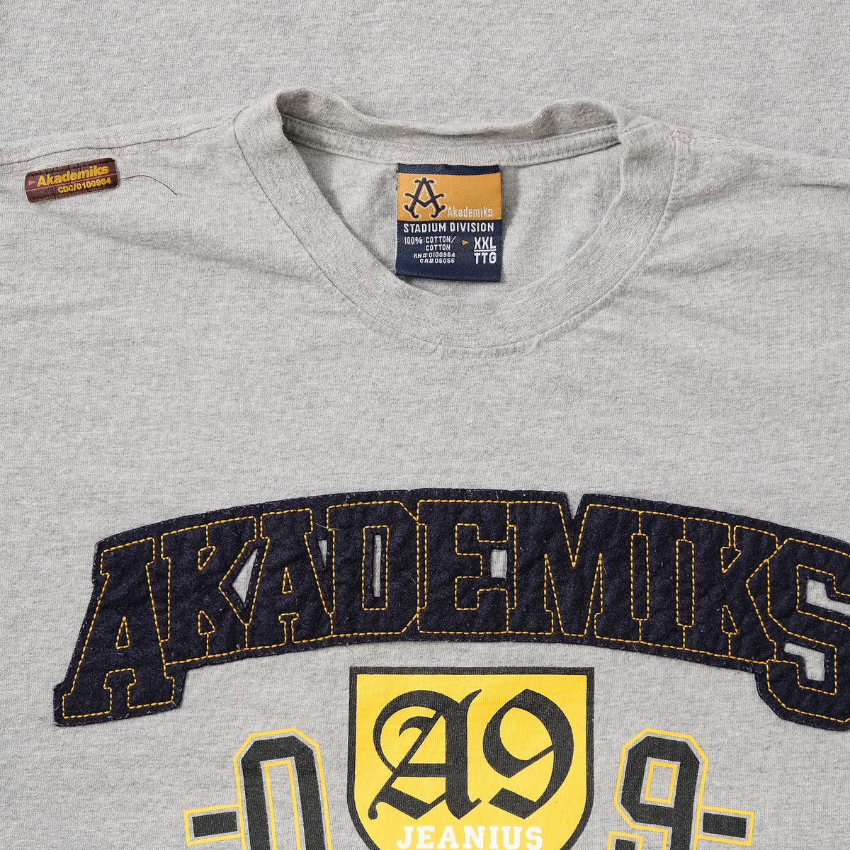 Y2K Akademiks T-Shirt Large | Double Double Vintage