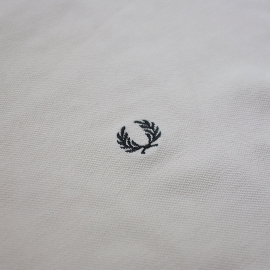 Fred Perry V-Neck T-Shirt Small - Double Double Vintage