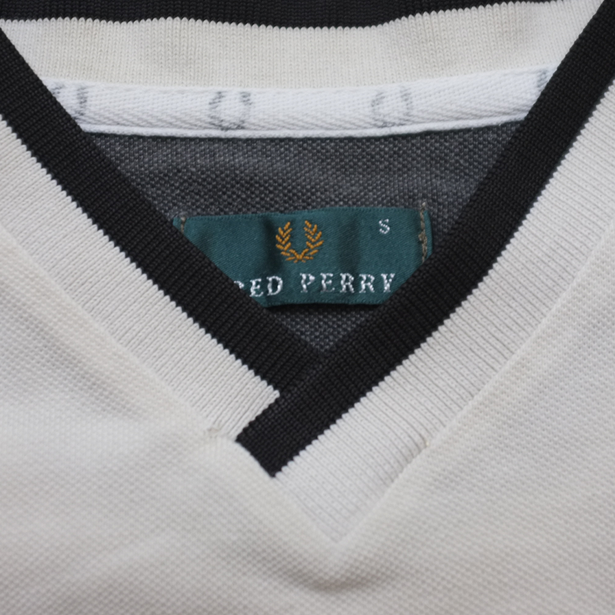 Fred Perry V-Neck T-Shirt Small - Double Double Vintage