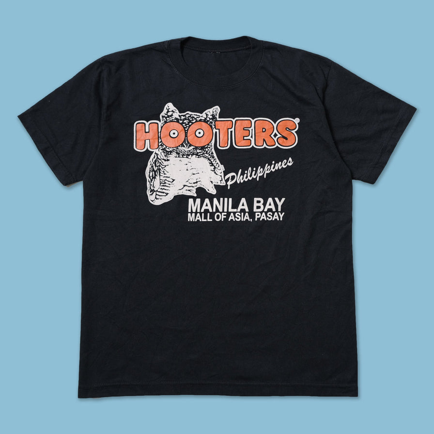 Vintage Hooters Phillippines T-Shirt Medium