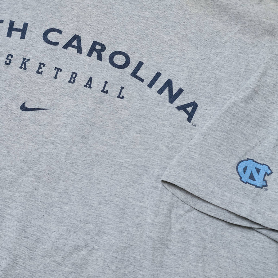 Vintage Nike North Carolina Basketball T-Shirt XXL