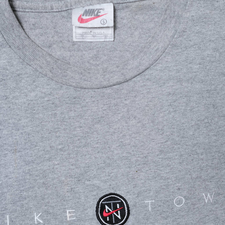 Vintage Nike Town Honululu T-Shirt Small / Medium