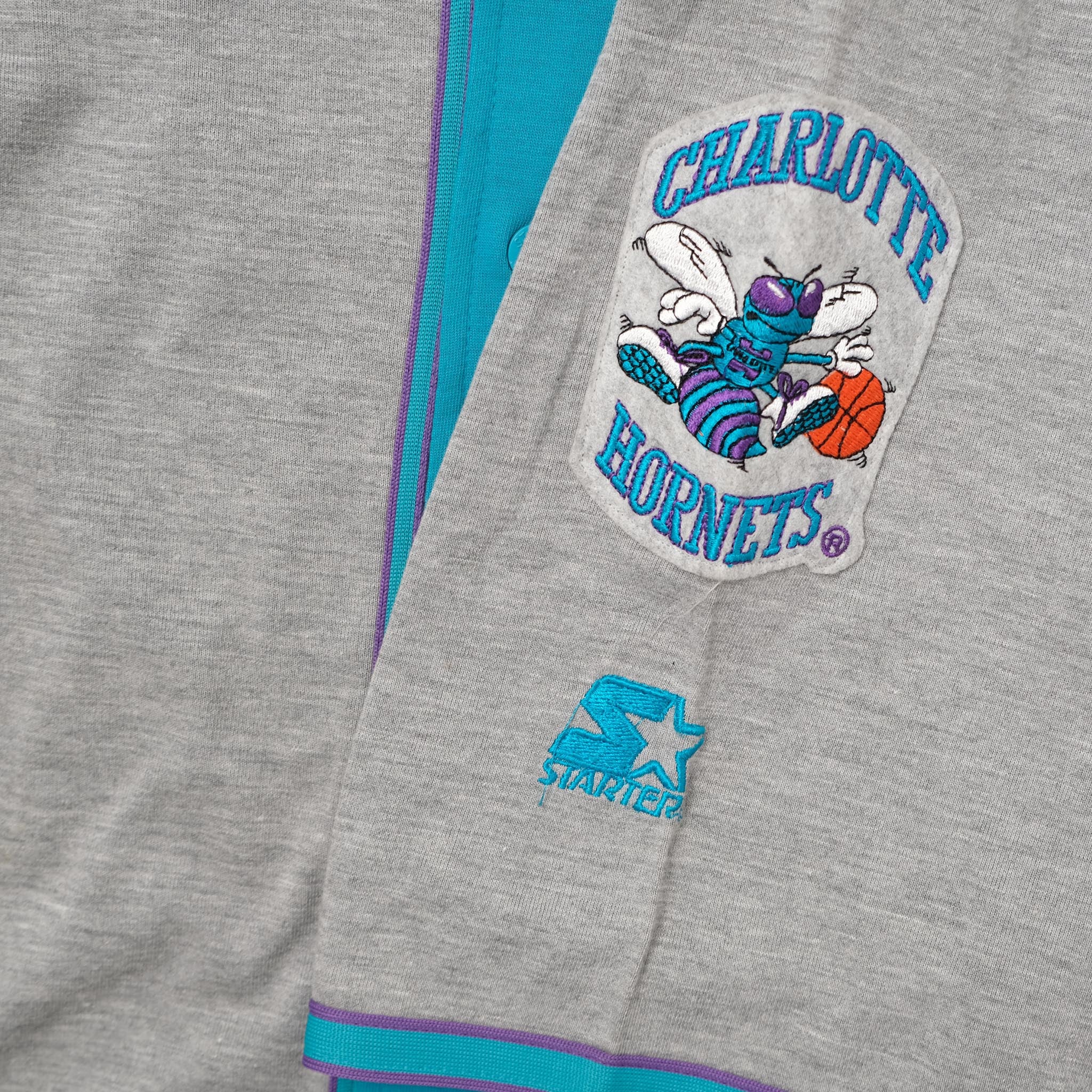 🚫SOLD🚫Vintage Starter Charlotte Hornets baseball style shirt