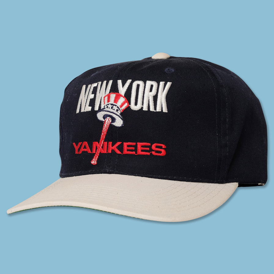 New York Yankees Vintage Clean Up Strapback Cap in Faded Navy Blue