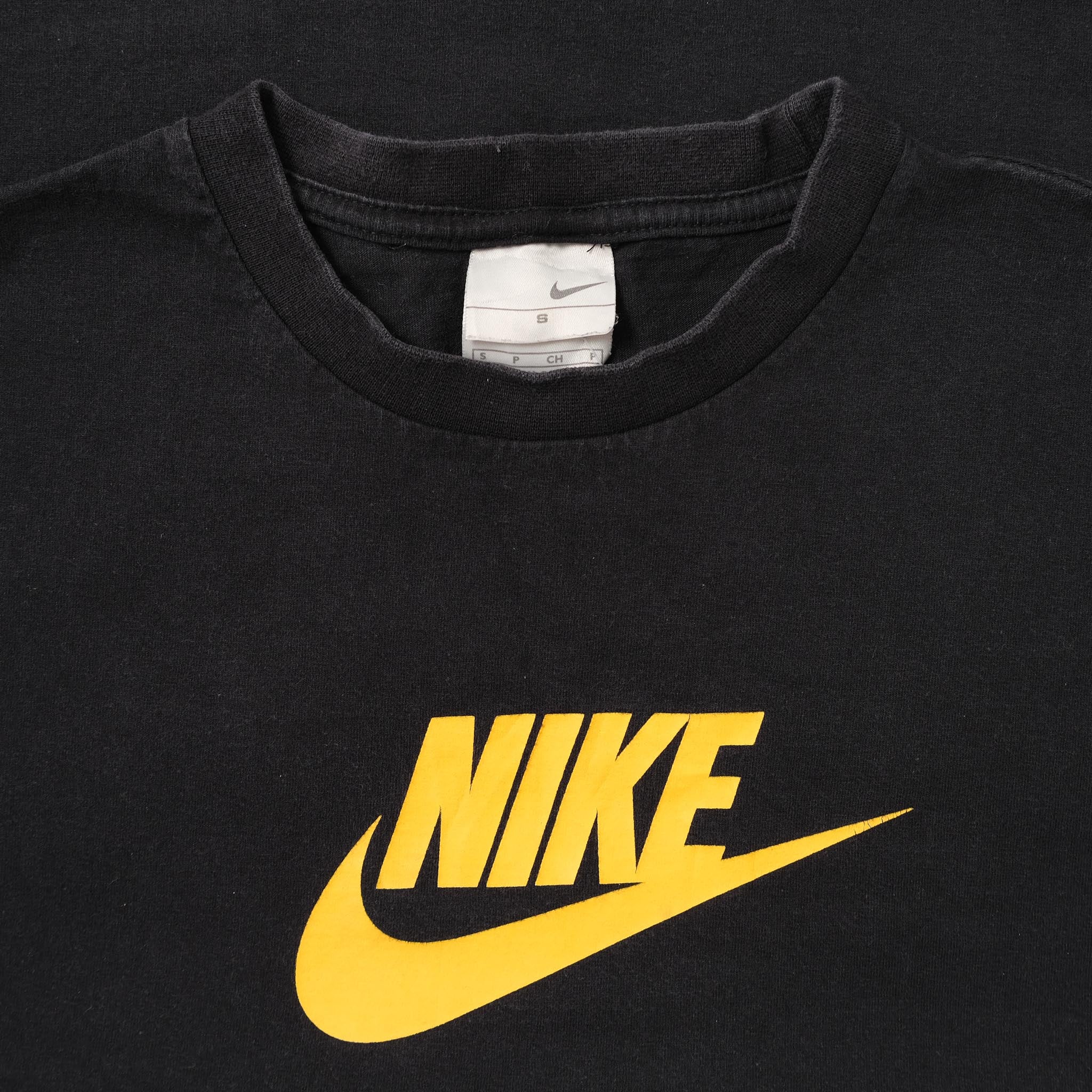 Black and yellow nike t shirt online