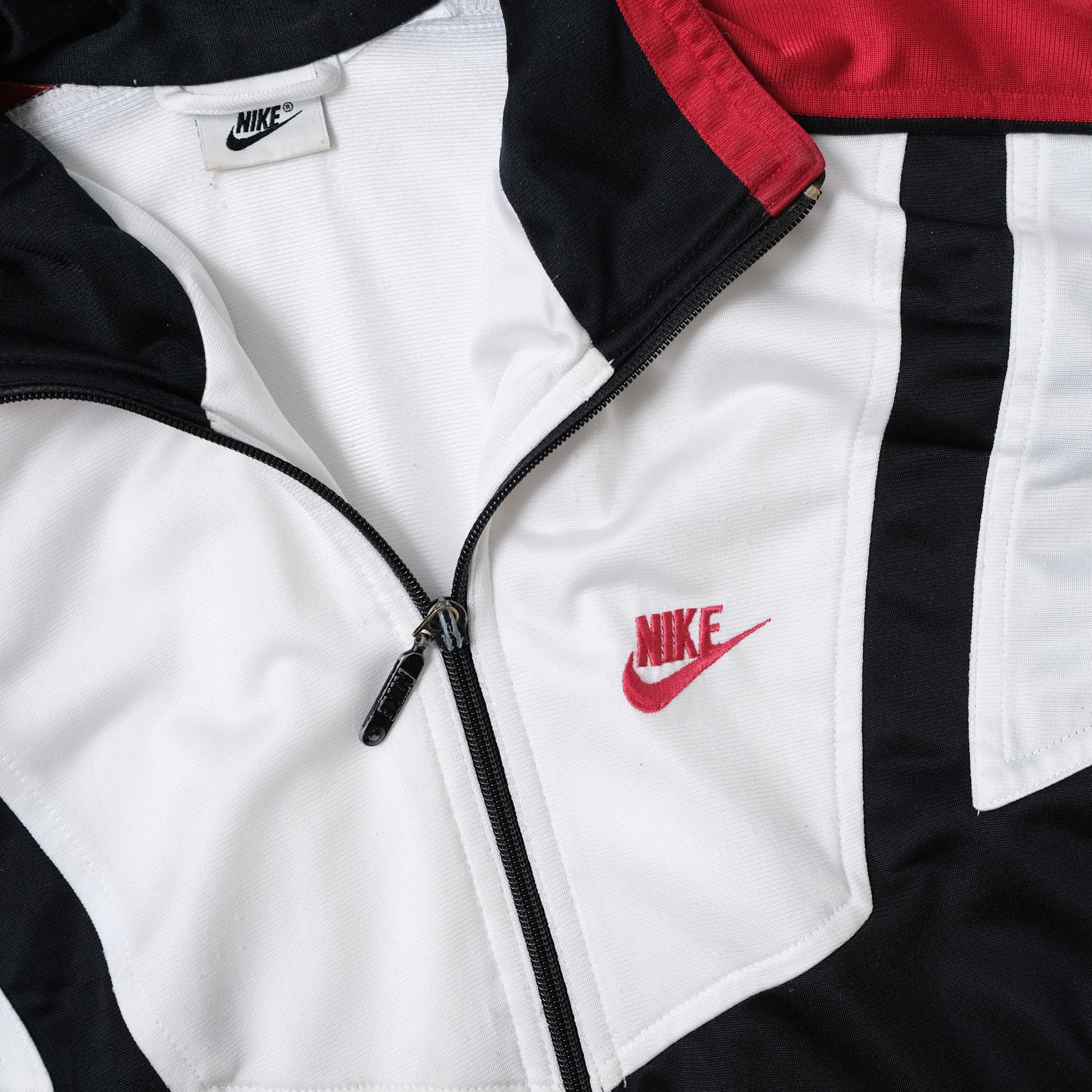 White and red nike jacket deals