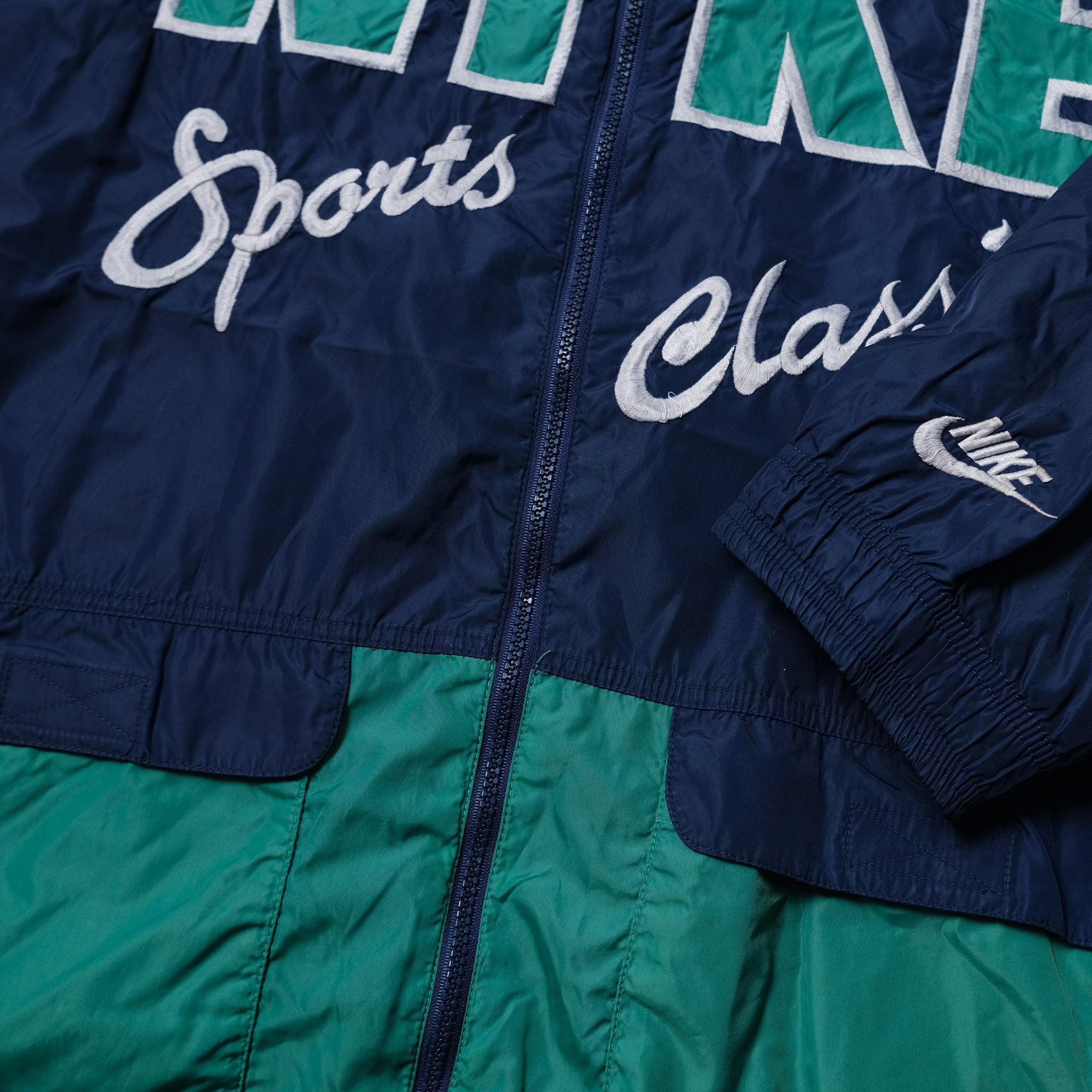 Nike outlet Vintage 90s Sports Classic Windbreaker Jacket