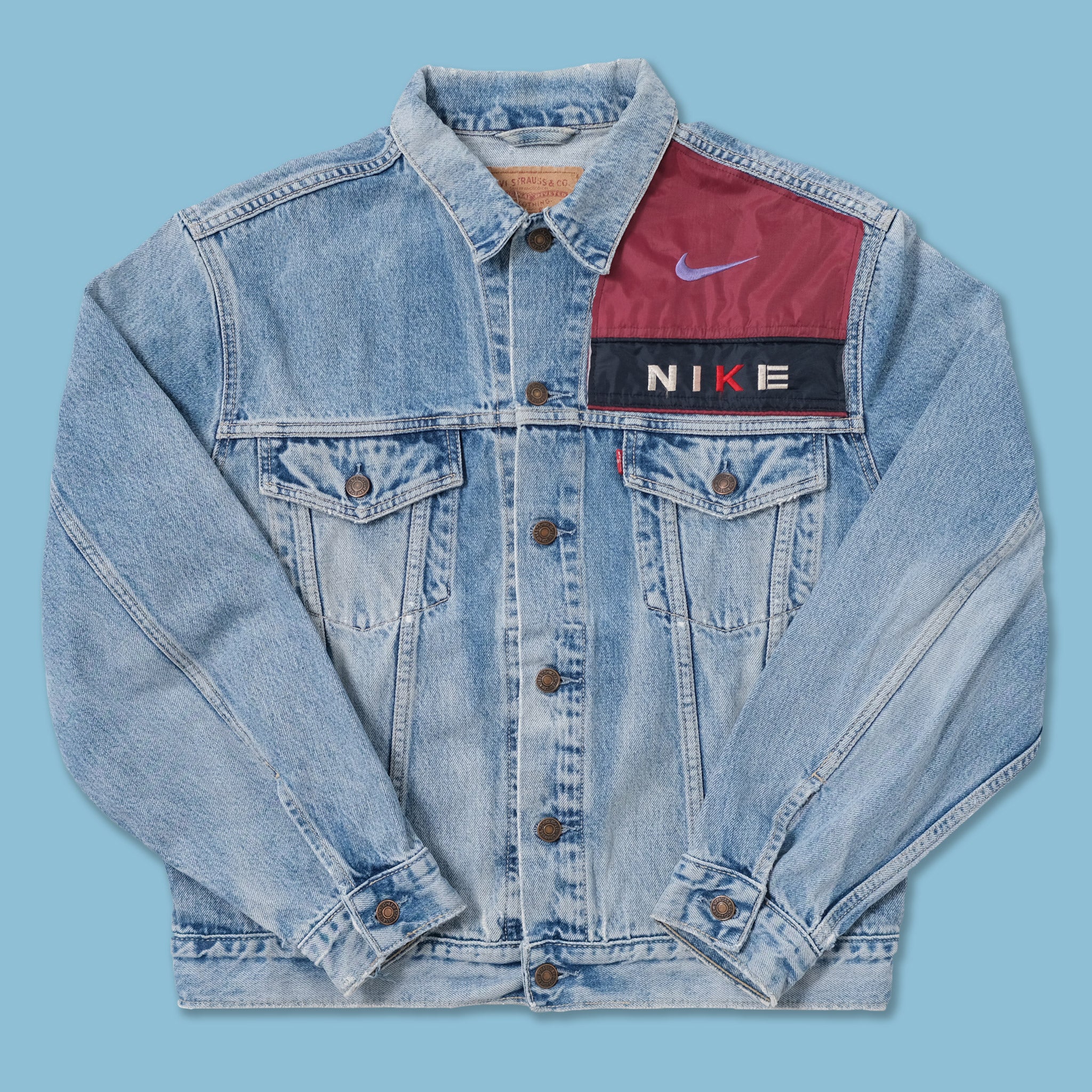 ジャケット・アウター NIKE X LEVIS DENIM JACKET Nike SB x Levi's Men's Denim Trucker Jacket (Sioux) M Medium