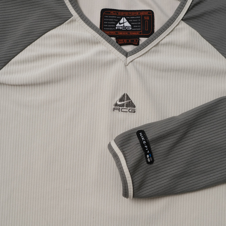 Vintage Nike ACG Women's Longsleeve Small / Medium