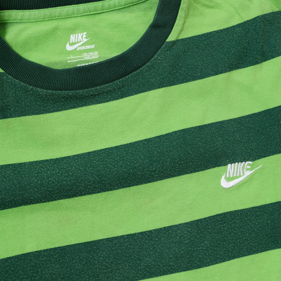 Women's Nike T-Shirt Small / Medium