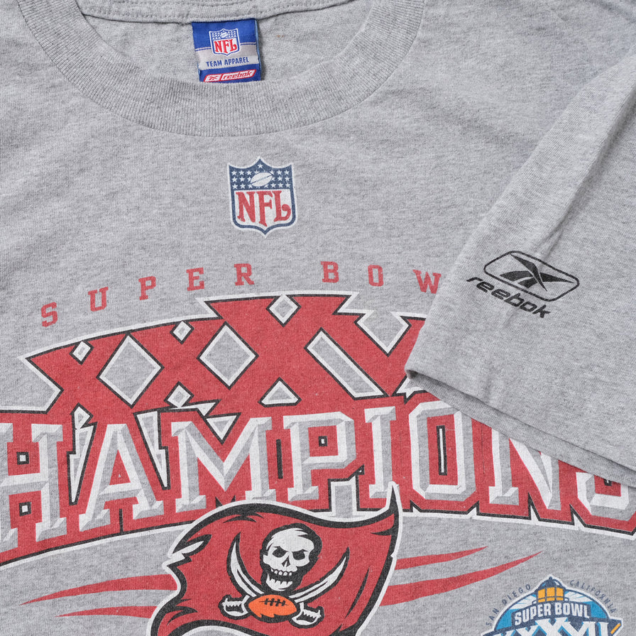 Vintage 2002 Reebok Tampa Bay Buccaneers T-Shirt Medium / Large
